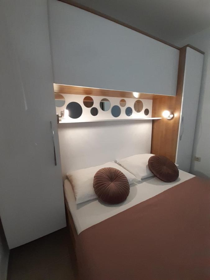 Apartment Lucky With Jacuzzi Trogir Luaran gambar