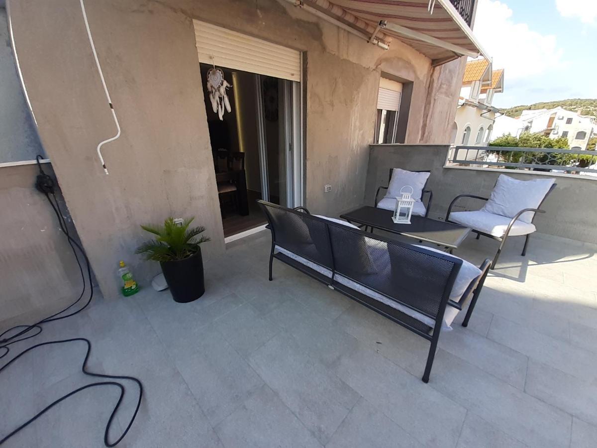 Apartment Lucky With Jacuzzi Trogir Luaran gambar