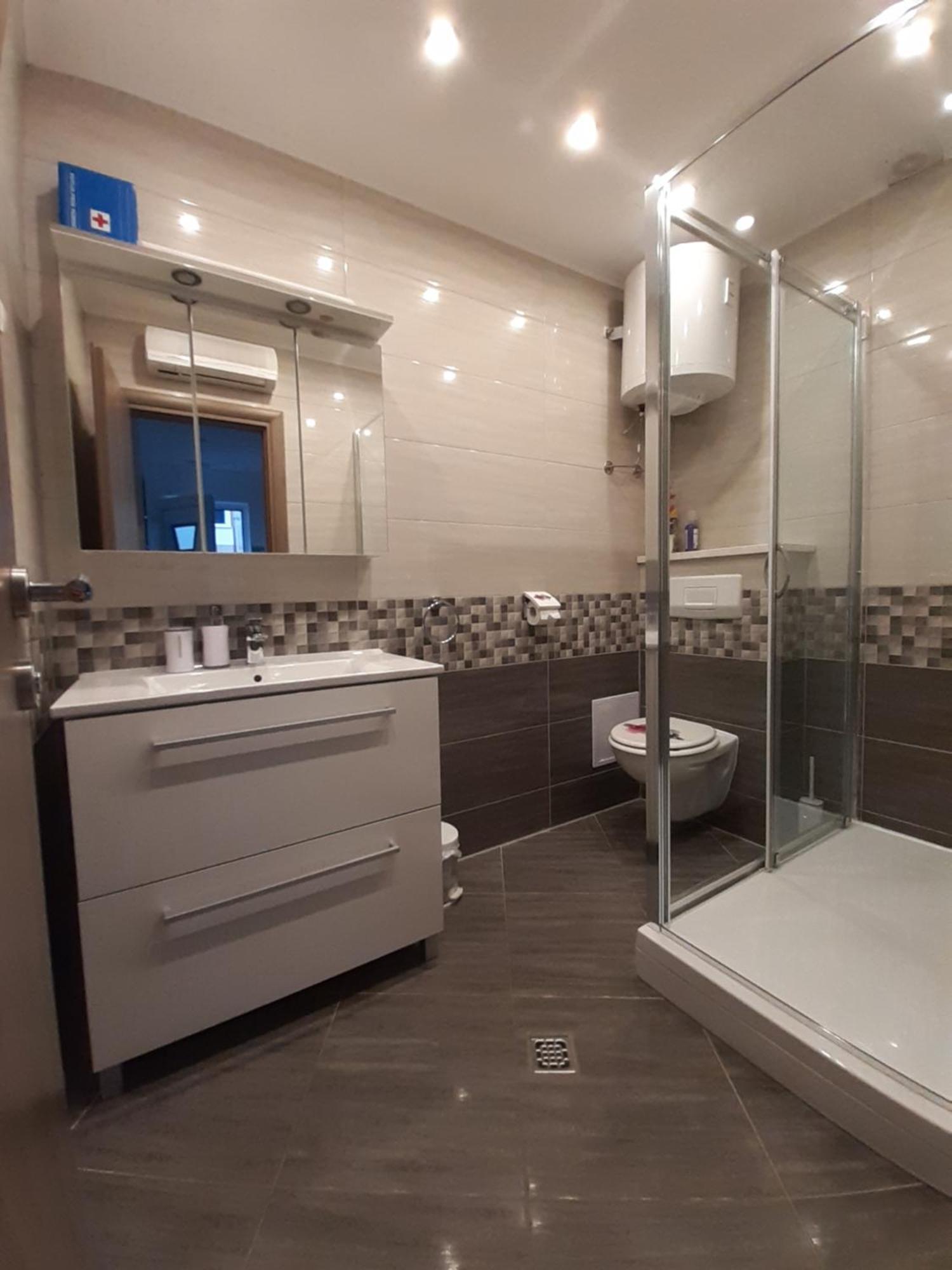 Apartment Lucky With Jacuzzi Trogir Bilik gambar