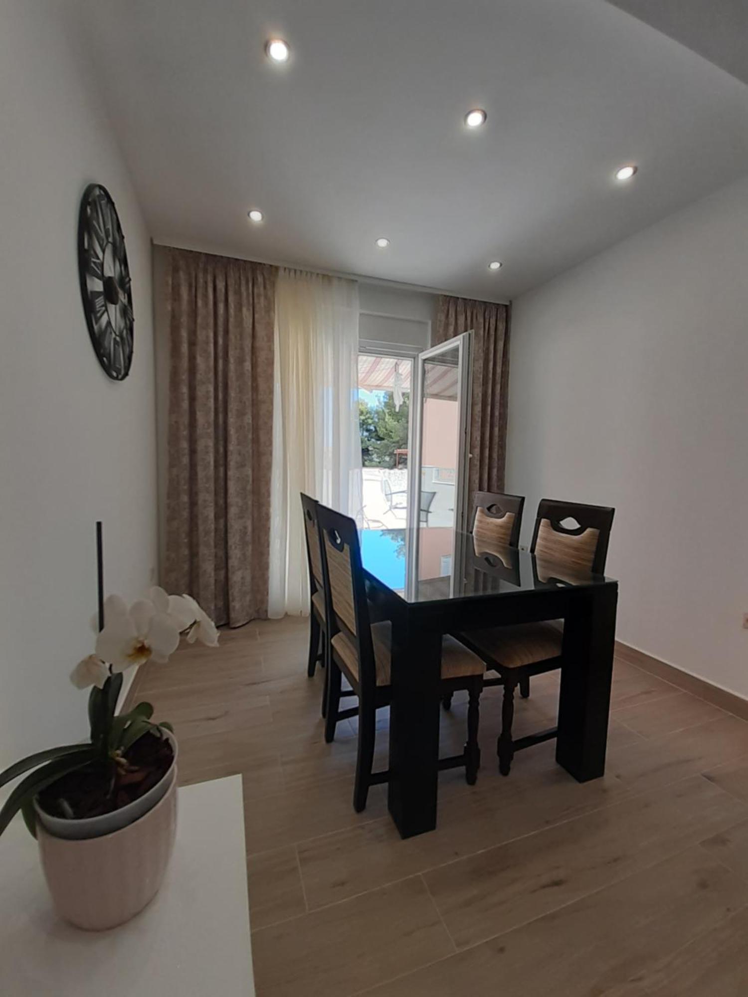Apartment Lucky With Jacuzzi Trogir Bilik gambar