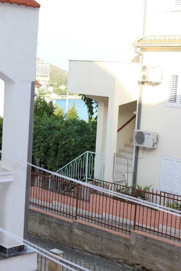 Apartment Lucky With Jacuzzi Trogir Luaran gambar