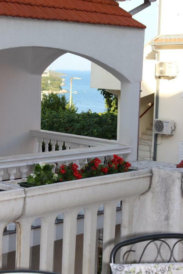 Apartment Lucky With Jacuzzi Trogir Luaran gambar